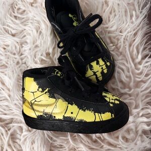 Nike Baby kids Black and Yellow High-Top Sneakers Glow in the dark